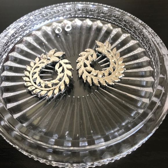  Regal Wreath Earrings  - Picture 5 of 5